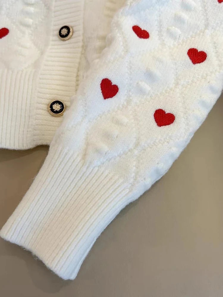 manche gilet blanc femme a motif coeur rouge brodes